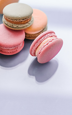 포토 JPG 해외이미지 디저트 실내 그림자 사람없음 달콤 마카롱 보라색배경 해외포토 음식 백그라운드 내부 보라색 맛 파일형식 이미지허브