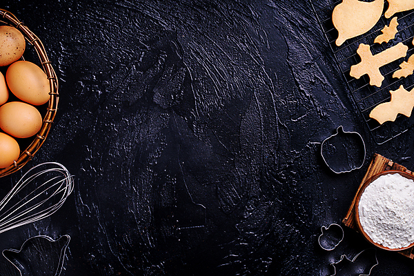 포토 JPG 해외이미지 행복 백그라운드 검은배경 사람없음 쿠키 계란 할로윈 밀가루 쿠키틀 버터 해외포토 감정 디저트 알 검은색 가루 제빵도구 파일형식 이미지허브