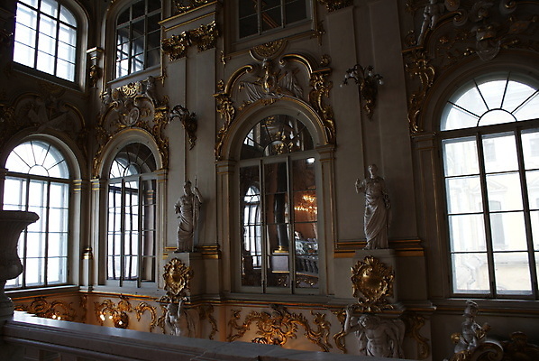 포토 JPG 해외이미지 외관 유럽 문화 여행 겨울 건축양식 하늘 아침 휴가 사람없음 야외 건물 장식 조각상 뷰티 궁전 축하 기둥 도시 센터 역사 클래식 성자 박물관 서리 정사각형 러시아 장면 북쪽 타운 목각 러시아인 옛날 해외포토 주간 도형 서양인 건축물 계절 건축 나라 종교 컨셉 고건축 조형물 방향 파일형식 이미지허브