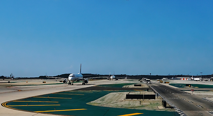 포토 JPG 해외이미지 조각 여행 컨셉 밭 비즈니스 교통시설 하늘 휴가 비행기 사람없음 야외 공항 아스팔트 도착 항공 출발 상업 활주로 제트기 승객 이륙 대패 착륙 수평선 해외포토 도로 길 교통 농업 항공교통 대중교통 시설 파일형식 이미지허브