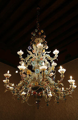 포토 JPG 해외이미지 유리 실내 매달리기 사람없음 내부 장식 가로 빛 이탈리아 수확 골동품 램프 크리스탈 천장 복고 샹들리에 베네치아 빛망울 광 옛날 해외포토 유럽 농업 모션 재질 조명 광석 파일형식 이미지허브