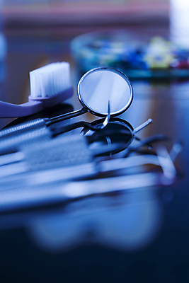 포토 JPG 해외이미지 사람없음 파란색 칫솔 치과용품 구강거울 해외포토 컬러 위생용품 의료용품 파일형식 이미지허브