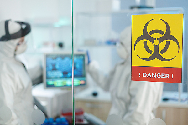 포토 JPG 해외이미지 응시 여자 과학 실내 실험기구 실험 경고 서기 성인 두명 옆모습 아웃포커스 모니터 실험복 실험실 과학자 연구소 성인여자만 방호복 해외포토 직업 시선 옷 뷰포인트 모션 촬영기법 사람 내부 컴퓨터 가운 학자 여자만 성인만 파일형식 이미지허브