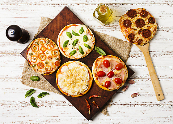 포토 JPG 해외이미지 백그라운드 피자 마늘 사람없음 다양 오일 바질 후추통 나무도마 피자주걱 해외포토 음식 다수 채소 도마 패스트푸드 서양음식 목재 화장품 양념통 주걱 파일형식 이미지허브