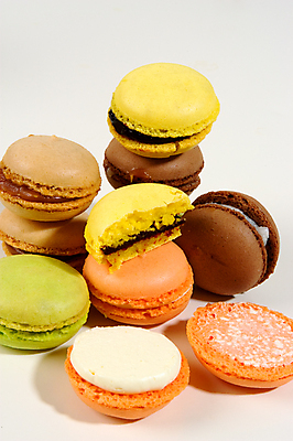 포토 JPG 해외이미지 단면 디저트 실내 사람없음 달콤 흰배경 마카롱 해외포토 음식 백그라운드 내부 흰색 맛 파일형식 이미지허브