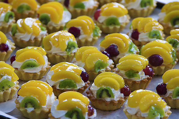 포토 JPG 해외이미지 열매 선 음식 백그라운드 과일 휴가 디저트 요정 키위 사람없음 장식 빨간색 빛 컬러풀 파티 과자 케이크 초콜릿 얼음 빵집 흰색 축하 대접 신선 체리 달콤 맛 설탕 컵케이크 굽기 수집 크림 복숭아 토핑 레시피 칼로리 내추럴 반투명 줄서기 페스츄리 많음 맛있는 버터크림 해외포토 자연요소 식물 빵 컬러 컨셉 모션 이벤트 상점 구이 파일형식 이미지허브