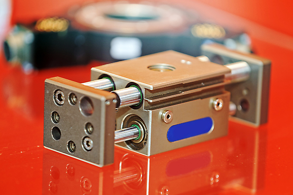 포토 JPG 해외이미지 디자인 산업 선 부분 공장 실내 사람없음 빛 반사 금속 힘 기계 에너지 나사 바 닫기 제조 상품 플라스틱 철 전시회 묘사 롤러 엔진 정비공 공학 모터 철강 힘찬 탄소 해외포토 교육 컨셉 공업 모션 재질 내부 전시 공구 기술자 파일형식 이미지허브