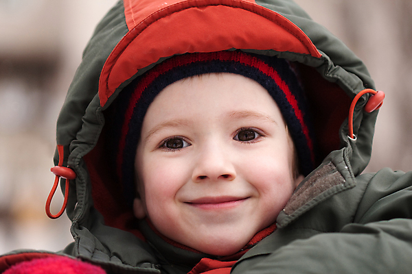 포토 JPG 해외이미지 백인 1 라이프스타일 남자 행복 아들 얼굴 어린이 백그라운드 겨울 장난 가족 건강 사랑 한명 웃음 사람 인종 소년 야외 뷰티 기쁨 흰색 자녀 표현 입 고립 돌봄 캡모자 해외포토 서양인 모자_잡화 계절 감정 컬러 관계 모션 표정 생활 신체부위 파일형식 이미지허브