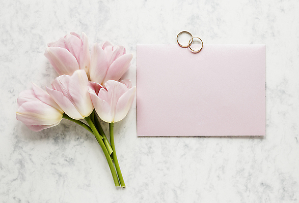 포토 JPG 해외이미지 결혼 편지봉투 실내 사람없음 하이앵글 튤립 흰배경 청첩장 결혼반지 카피스페이스 해외포토 꽃 뷰포인트 백그라운드 봉투 카드_감사 이벤트 내부 공백 흰색 반지 편지 파일형식 이미지허브