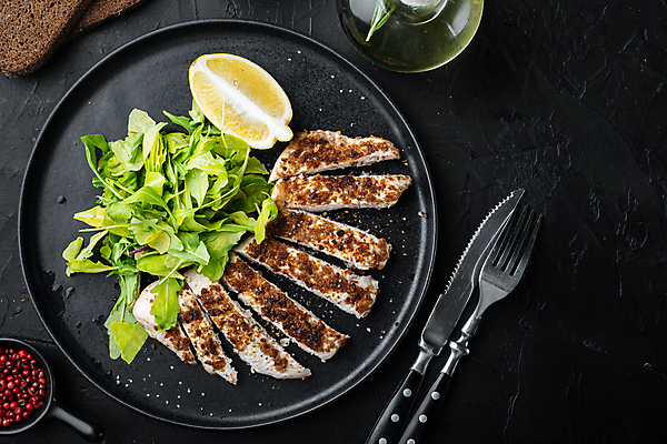 포토 JPG 해외이미지 접시 포크 스테이크 사람없음 샐러드 나이프 올리브오일 굽기 레몬 후추 닭가슴살 해외포토 식기 음식 과일 서양음식 닭고기 칼 기름_음식 구이 향신료 파일형식 이미지허브