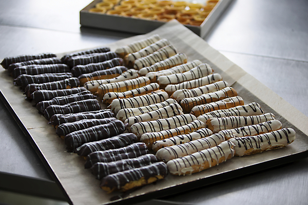 포토 JPG 해외이미지 모양 식물 템플릿 직업 디자인 산업 음식 백그라운드 비즈니스 탁자 디저트 요리 사람없음 갈색 파티 케이크 초콜릿 얼음 식사 빵집 흰색 신선 달콤 맛 설탕 굽기 먹기 크림 밀가루 버터 내추럴 프랑스어 바닐라 스타일링 커스터드 페스츄리 맛있는 해외포토 자연요소 문자 빵 컬러 가구 컨셉 모션 이벤트 상점 가루 구이 파일형식 이미지허브