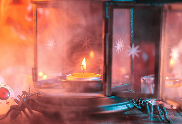 포토 JPG 해외이미지 백그라운드 컨셉 탁자 호박 조명 사람없음 장식 축제 어둠 할로윈 연기 오브젝트 잭오랜턴 호러 해외포토 가구 채소 공포 파일형식 이미지허브