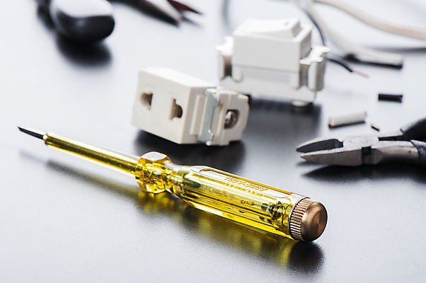 포토 JPG 해외이미지 안전 사람없음 빛 노란색 힘 장비 기구 공구 램프 기술자 플러그 위험 측정 순환 전자 철사 지휘자 탐색 스위치 계량기 고립 전압 현재 해외포토 직업 컬러 컨셉 모션 조명 음악가 도구 파일형식 이미지허브