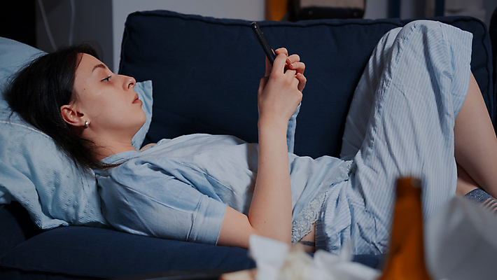 포토 JPG 해외이미지 여자 실내 한명 들기 상반신 성인 옆모습 눕기 소프트포커스 무기력 우울감 성인여자한명만 해외포토 1 감정 뷰포인트 컨셉 모션 촬영기법 사람 내부 여자한명만 성인여자만 파일형식 이미지허브