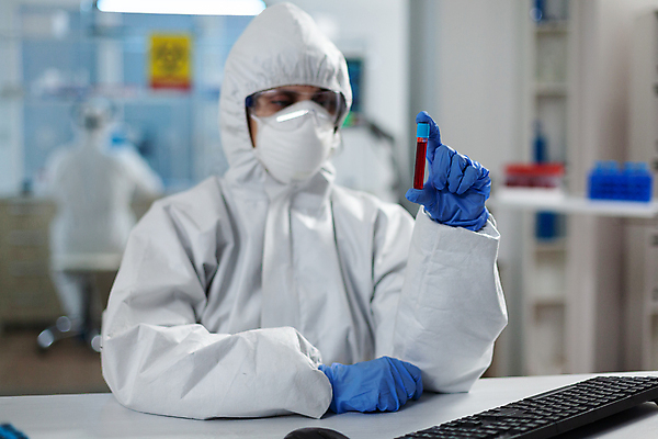 포토 JPG 해외이미지 전신 남자 과학 실내 실험기구 실험 들기 앉기 상반신 성인 두명 앞모습 뒷모습 실험복 실험실 과학자 시험관 연구소 성인남자만 방호복 해외포토 직업 옷 뷰포인트 모션 사람 내부 가운 학자 남자만 성인만 파일형식 이미지허브