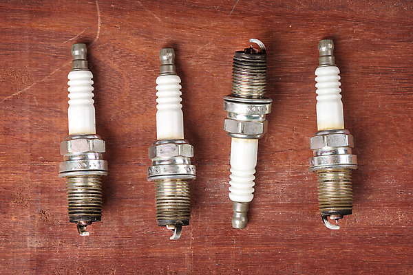 포토 JPG 해외이미지 산업 교통시설 자동차 불꽃 사람없음 금속 힘 수리 플러그 오브젝트 서비스 고정 엔진 모터 유지 고립 교체 옛날 자동 중고 해외포토 육상교통 교통 재질 불 시설 파일형식 이미지허브