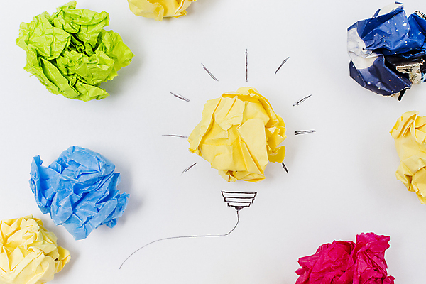 포토 JPG 해외이미지 아이디어 실내 사람없음 빛 오브젝트 흰배경 그림 전구모양 종이뭉치 해외포토 모양 종이 백그라운드 컨셉 전구 내부 흰색 뭉치 파일형식 이미지허브