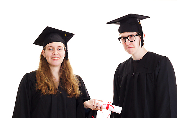 포토 JPG 해외이미지 백인 학생 교육 행복 과학 졸업 성공 미래 미소 두명 검은색 가운 졸업장 두루마리 대학교 문서 노력 주인 증명서 지능 총각 학자 장학금 해외포토 서양인 직업 옷 감정 컬러 컨셉 학교 표정 사람 파일형식 지원금 이미지허브