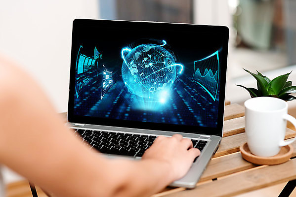 포토 JPG 해외이미지 백인 직업 라이프스타일 손 응시 여자 남자 컨셉 인터넷 비즈니스 통신 청소년 자연 성공 커뮤니케이션 무선통신 휴식 아이디어 한명 앉기 성인 사람없음 야외 초록색 여름 파란색 노트북 컴퓨터 사무실 환경 모니터 자료 장비 타이핑 키보드 작업 비즈니스맨 비즈니스우먼 네트워크 이메일 연결 카피스페이스 해외포토 서양인 1 시선 계절 컬러 모션 사람 생활 신체부위 전자제품 공백 직장인 생태계 파일형식 이미지허브