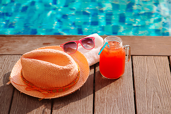 포토 JPG 해외이미지 리본 여행 유리병 빨대 사람없음 아웃포커스 수건 선글라스 풀장 밀짚모자 수박주스 스무디 해외포토 모자_잡화 안경 음료 병_용기 수영장 촬영기법 위생용품 과일주스 파일형식 이미지허브