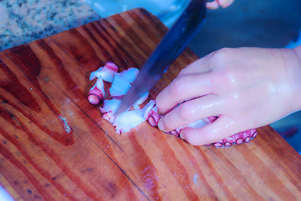 포토 JPG 해외이미지 동물 전통 아시아 음식 섬 여행 자연 한국 쟁반 요리 해변 사람없음 야외 식당 식사 흰색 신선 잡기 시장 그릴 굽기 먹기 해산물 오징어 날것 문어 팔 촉수 숯 비타민 찌그러짐 식용 맛있는 해외포토 나라 바다 컬러 컨셉 모션 주방용품 연체동물 신체부위 상점 수중동물 구이 생태계 영양소 파일형식 이미지허브