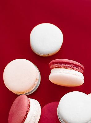 포토 JPG 해외이미지 디저트 실내 사람없음 달콤 마카롱 빨간배경 해외포토 음식 백그라운드 내부 빨간색 맛 파일형식 이미지허브