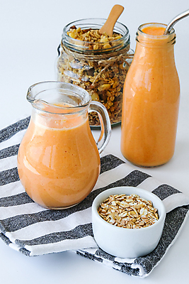 포토 JPG 해외이미지 실내 사람없음 식탁보 흰배경 오트밀 그래놀라 오렌지스무디 해외포토 음식 백그라운드 내부 흰색 스무디 파일형식 귀리 이미지허브