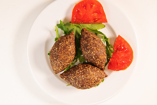 포토 JPG 해외이미지 전통 음식 채소 공 육류 요리 사람없음 초록색 갈색 식당 식사 저녁식사 튀김 원형 중앙 상추 미트볼 밀 먹기 레몬 동쪽 양고기 점심식사 폭식 시리아 아랍어 해외포토 도형 컬러 과일 식재료 중동 모션 곡류 상점 방향 파일형식 이미지허브