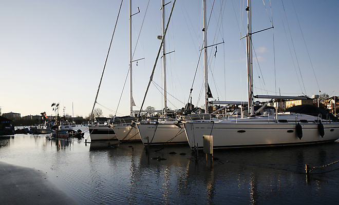 포토 JPG 해외이미지 스포츠 바다 겨울 교통시설 조류 아침 낚시 바람 날씨 항해 덴마크 사람없음 야외 물 항구 맑음 힘 젖음 도시 보트 홍수 폭풍 지구온난화 보험 엘리먼트 재앙 해외포토 주간 자연요소 동물 계절 교통 배_교통 레저 북유럽 자연재해 시설 기후변화 파일형식 이미지허브