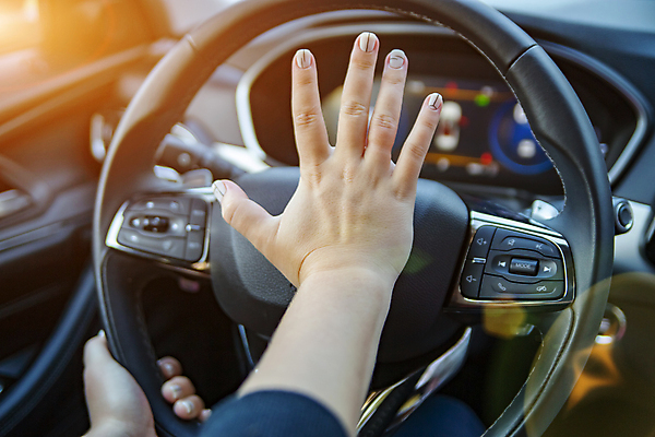 포토 JPG 해외이미지 손 여자 남자 감정 도로 여행 자동차 스트레스 뿔 경고 사람 사람없음 내부 운전 분노 긴급 도시 시간 바퀴 운전사 잠수부 밀기 위험 잼 사건 속도 신호 언론 공격적 자동 제어 해외포토 직업 길 육상교통 컨셉 교통시설 모션 신체부위 소스_음식 전문직 파일형식 이미지허브