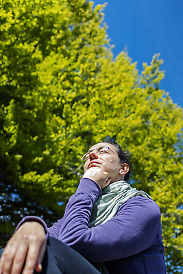 포토 JPG 해외이미지 나무 라이프스타일 여자 행복 여유 여행 건강 한명 미소 사람 야외 햇빛 여행객 트래킹 자유 메시지 선탠 숲 모험가 삼림지대 혼자 힙스터 해외포토 식물 1 패션 감정 컨셉 레저 표정 생활 태양 파일형식 이미지허브