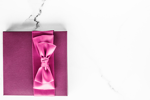 포토 JPG 해외이미지 리본 실내 사람없음 선물상자 상자 오브젝트 흰배경 대리석 카피스페이스 해외포토 백그라운드 재료 선물 내부 공백 흰색 파일형식 이미지허브