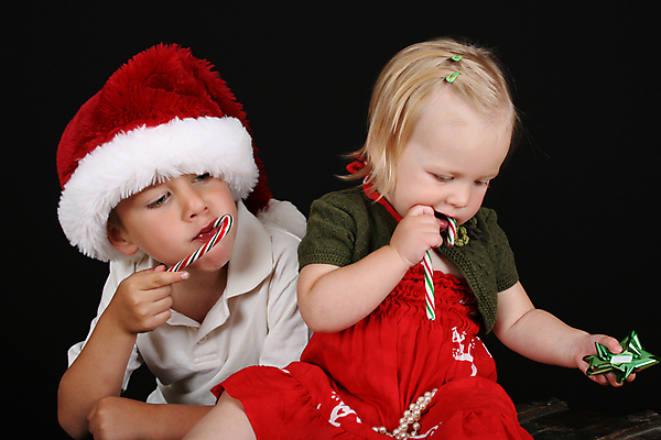 포토 JPG 해외이미지 백인 모델 모자 1 드레스 여자 어린이 크리스마스 가족 관계 사탕 사랑 사람 소년 두명 장식 빨간색 금발 뷰티 갈색 과자 흰색 표현 아기 작음 활 솜털 언니 걸음마 남동생 해외포토 서양인 헤어스타일 잡화 옷 기념일 남자 감정 컬러 모션 디저트 크기 자매 동생 파일형식 이미지허브