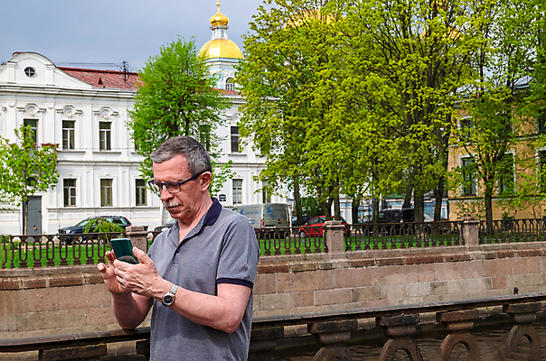 포토 JPG 해외이미지 주간 백인 1 라이프스타일 손 노년 남자 티셔츠 인터넷 통신 모바일 무선통신 짧은머리 한명 서기 사람 성인 야외 캐주얼 스마트폰 핸드폰 백발 흰색 잡기 메시지 닫기 소프트포커스 연결 은퇴 전화기 콧수염 시티라이프 다이얼 채팅 혼자 해외포토 자연요소 서양인 헤어스타일 옷 컬러 셔츠 모션 수염 촬영기법 생활 신체부위 전자제품 스마트기기 파일형식 이미지허브