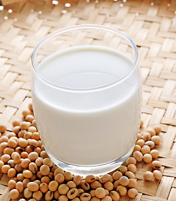 포토 JPG 해외이미지 음료 음식 백그라운드 채소 재료 유리 콩 건조 건강 요리 씨앗 사람없음 컵 노란색 우유 흰색 신선 낟알 먹기 유기농 날것 섬유 흙더미 내추럴 단백질 대두 채식주의자 해외포토 식물 식기 웰빙 컬러 모션 재질 유제품 곡류 흙 직물 채식 영양소 파일형식 더미 이미지허브