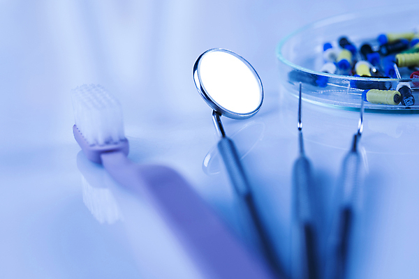 포토 JPG 해외이미지 사람없음 파란색 칫솔 치과용품 구강거울 해외포토 컬러 위생용품 의료용품 파일형식 이미지허브