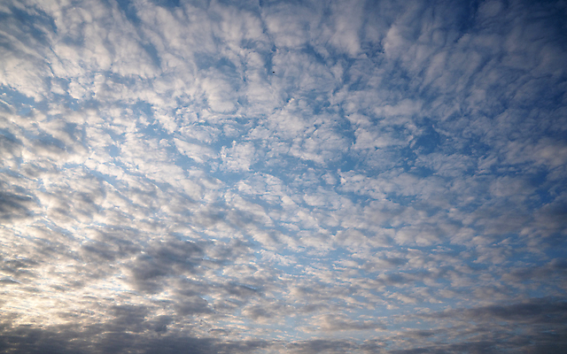 포토 JPG 해외이미지 구름 로우앵글 백그라운드 자연 하늘 날씨 파노라마 풍경 사람없음 야외 여름 파란색 우주 환경 맑음 고요 흰색 천국 내추럴 해외포토 자연요소 계절 뷰포인트 컬러 촬영기법 생태계 파일형식 이미지허브