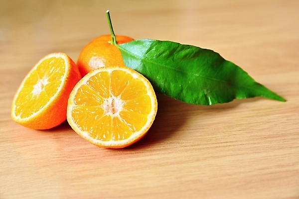 포토 JPG 해외이미지 음식 조각 백그라운드 잎 크리스마스 오렌지 과일 자연 탁자 귤 건강 사람없음 목재 초록색 노란색 주스 껍질 흰색 신선 그룹 달콤 맛 정상 먹기 상쾌 유기농 날것 내추럴 고립 숙성 채식주의자 해외포토 나무 식물 웰빙 기념일 감정 음료 컬러 가구 컨셉 재료 모션 생태계 채식 파일형식 이미지허브