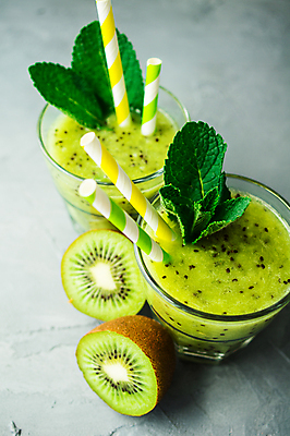 포토 JPG 해외이미지 회색배경 단면 잔 실내 키위 빨대 사람없음 과일주스 민트 두잔 키위주스 해외포토 식기 백그라운드 2 과일 내부 주스 회색 허브 파일형식 이미지허브