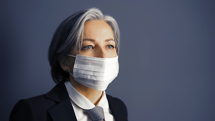 포토 JPG 해외이미지 백인 직업 응시 여자 중년 백그라운드 비즈니스 성공 노동자 실내 가면 한명 사람 성인 사무실 유행 흰색 도시 작업 비즈니스우먼 자신감 바이러스 보호 종업원 경영자 경영 전염병 해외포토 서양인 1 시선 감정 컬러 컨셉 내부 직장인 질병 리더 파일형식 이미지허브