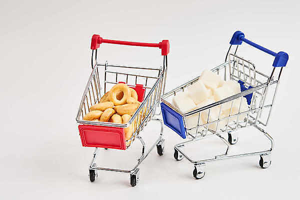 포토 JPG 해외이미지 실내 사람없음 쇼핑 쇼핑카 미니어처 각설탕 오브젝트 흰배경 베이글 해외포토 빵 백그라운드 내부 모형 카트 흰색 설탕 파일형식 이미지허브