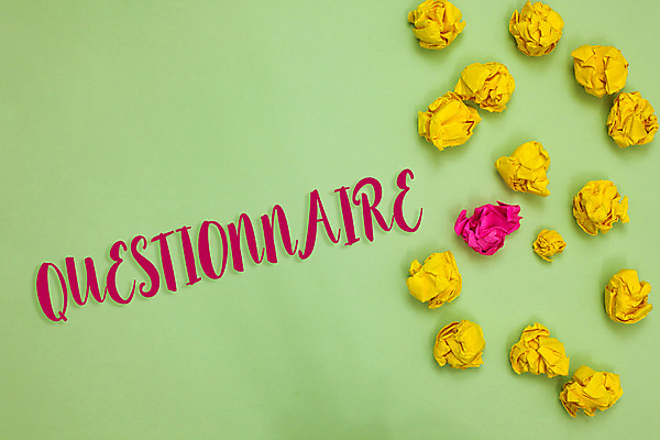 포토 JPG 해외이미지 영어 실내 사람없음 설문 설문지 종이뭉치 초록배경 해외포토 문자 종이 백그라운드 내부 초록색 뭉치 파일형식 이미지허브