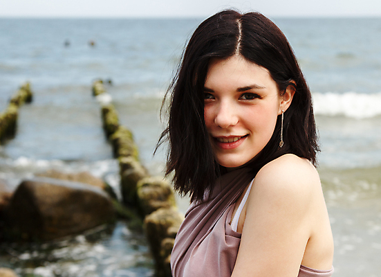 포토 JPG 해외이미지 백인 모델 라이프스타일 응시 여자 행복 얼굴 바다 여행 자연 휴가 휴식 갈색머리 건강 한명 미소 사람 성인 야외 물 여름 파란색 유행 맑음 신선 내추럴 해외포토 자연요소 서양인 1 헤어스타일 시선 계절 감정 컬러 컨셉 날씨 표정 생활 신체부위 생태계 파일형식 이미지허브