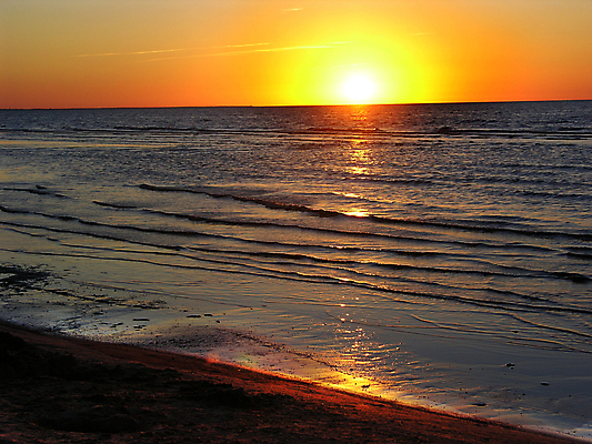 포토 JPG 해외이미지 유럽 모래 파도 바다 여행 백그라운드 오렌지 자연 하늘 휴가 사람없음 야외 가로 빨간색 물 빛 태양 반사 노란색 수영 어둠 황혼 일몰 새벽 꿈 낭만 황금 저녁 북쪽 라트비아 파라다이스 수평선 해외포토 자연요소 나라 컬러 컨셉 과일 북유럽 노을 수상스포츠 야간 방향 생태계 파일형식 이미지허브