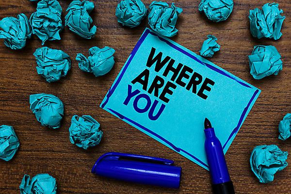 포토 JPG 해외이미지 영어 종이 실내 사람없음 파란색 컴퓨터용사인펜 종이뭉치 나무배경 해외포토 문자 컬러 백그라운드 내부 사인펜 뭉치 파일형식 이미지허브