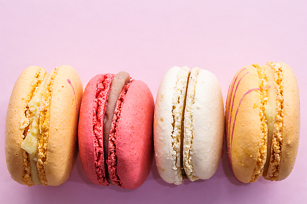 포토 JPG 해외이미지 디저트 실내 사람없음 달콤 일렬 마카롱 분홍색배경 해외포토 음식 분홍색 백그라운드 내부 맛 파일형식 이미지허브