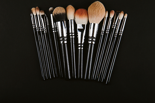 포토 JPG 해외이미지 검은배경 실내 사람없음 화장품 메이크업브러쉬 해외포토 백그라운드 내부 뷰티 검은색 붓 파일형식 이미지허브
