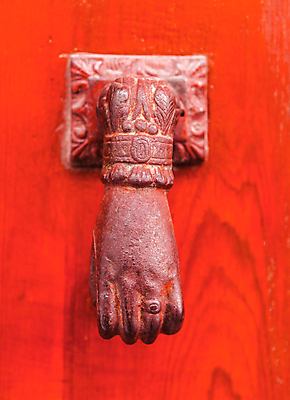 포토 JPG 해외이미지 전통 손 유럽 조각 여행 백그라운드 건축양식 손가락 날씨 출입구 손잡이 사람없음 목재 장식 문 금속 수확 골동품 시골 화려 역사 황금 철 묘사 오브젝트 시작 질감 대문 문고리 청동 고체 놋쇠 옛날 스타일 카피스페이스 해외포토 나무 건축 나라 컨셉 농업 재료 재질 신체부위 공백 파일형식 이미지허브