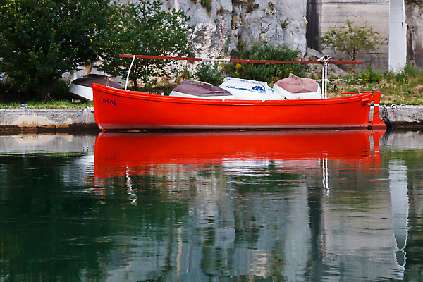 포토 JPG 해외이미지 공원 유럽 바다 자연 휴가 산 항해 사람없음 빨간색 초록색 물 강 반사 여행객 골짜기 흰색 만 보트 지중해 순수 에메랄드 나무껍질 크로아티아 닻 옛날 해외포토 자연요소 나무 공공시설 나라 컬러 컨셉 배_교통 사람 껍질 보석 생태계 파일형식 이미지허브