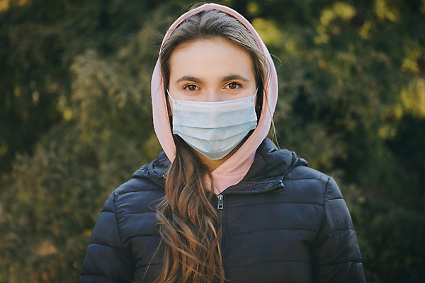 포토 JPG 해외이미지 여자 유럽 얼굴 여행 거리 건강 가면 마스크 한명 안전 사람 야외 약 환경 고통 도시 오염 호흡기관 바이러스 보호 질병 예방 감염 박테리아 알레르기 백신 인플루엔자 전염병 해외포토 1 감정 나라 컨셉 의학 신체부위 장기_의학 파일형식 이미지허브